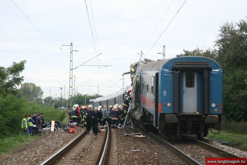 Столкновение поездов (22 фотографии), photo:12