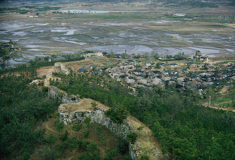 Defense wall Hwaseong Fortress 1966.jpg