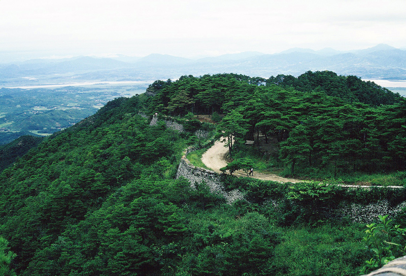 Mountain Fortress wall Korea 1966.jpg