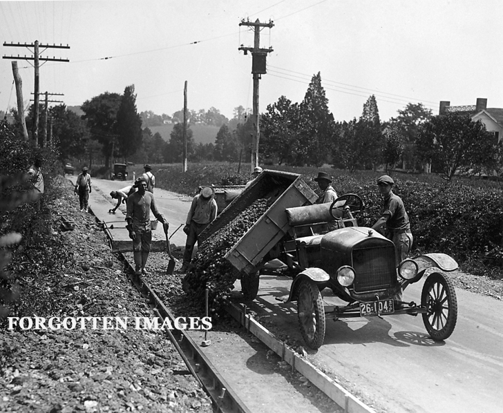 EARLY DUMP TRUCK ROAD CONSTRUCTION CREW 1920s.jpg