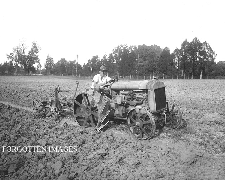 EARLY FORD TRACTOR 1910s.jpg