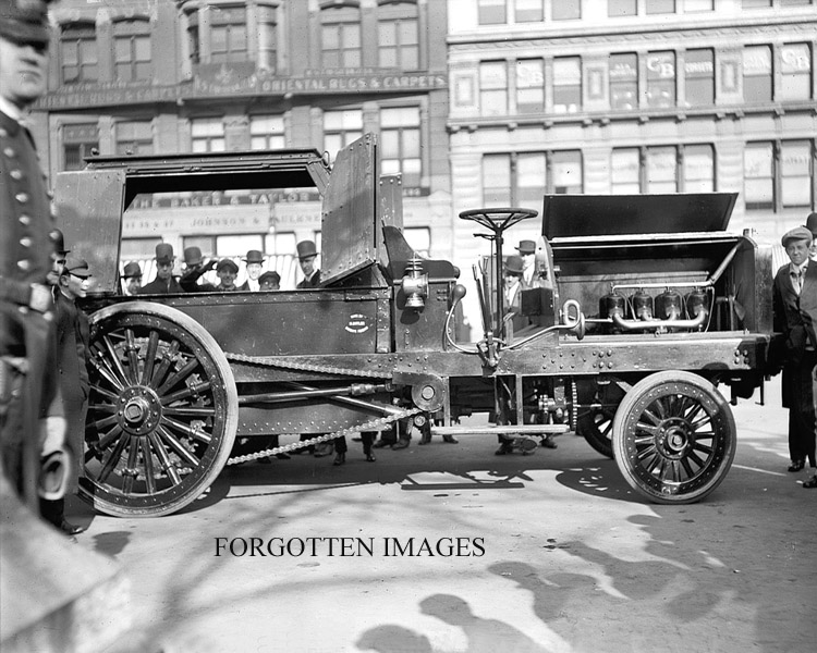 NEW YORK CITY STREET SWEEPER 1910s.jpg