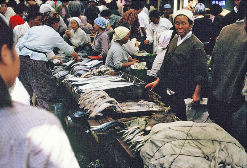 Namdaemun Market Seoul 1966.jpg