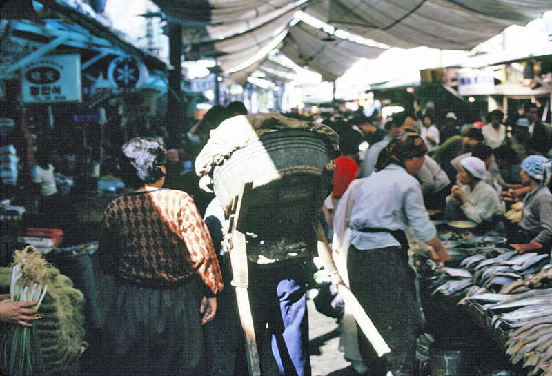 Namdaemun Market Seoul 1966e.jpg