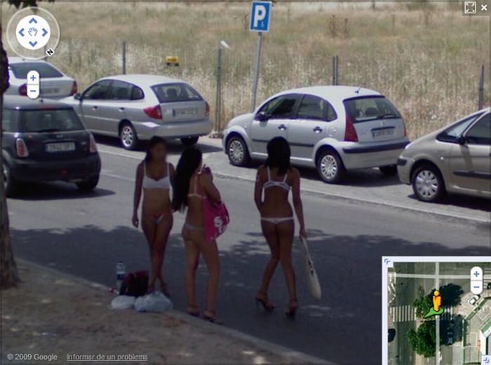 prostitutes_on_google_street_view_23.jpg