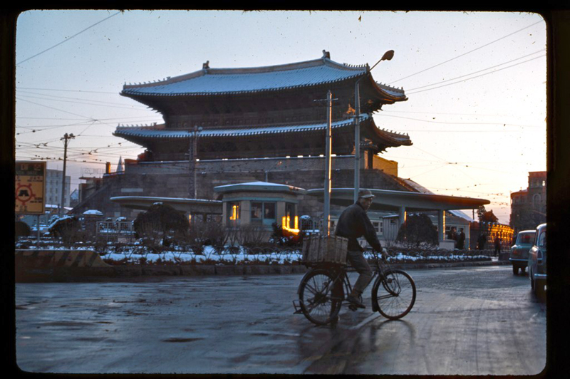 Seoul, South Gate, Dec 1966.jpg