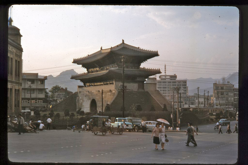 Seoul, South Gate, Jun 1965.jpg