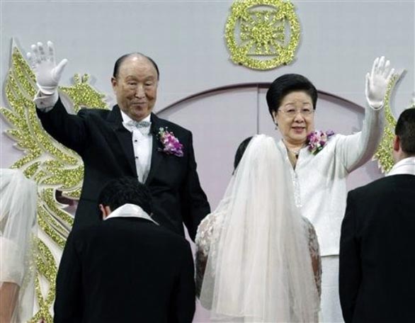 10000-couples-wedding-ceremony-goyang-seoul-south-korea-stills-pictures-photos-12.jpg
