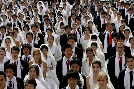 10000-couples-wedding-ceremony-goyang-seoul-south-korea-stills-pictures-photos-1.jpg