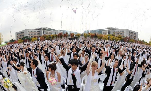 10000-couples-wedding-ceremony-goyang-seoul-south-korea-stills-pictures-photos-6.jpg