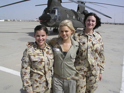 Beautiful-Female-Military-Around-the-World-003.jpg