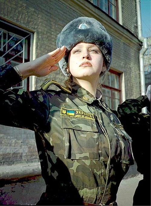 Beautiful-Female-Military-Around-the-World-004.jpg