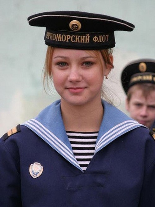 Beautiful-Female-Military-Around-the-World-005.jpg