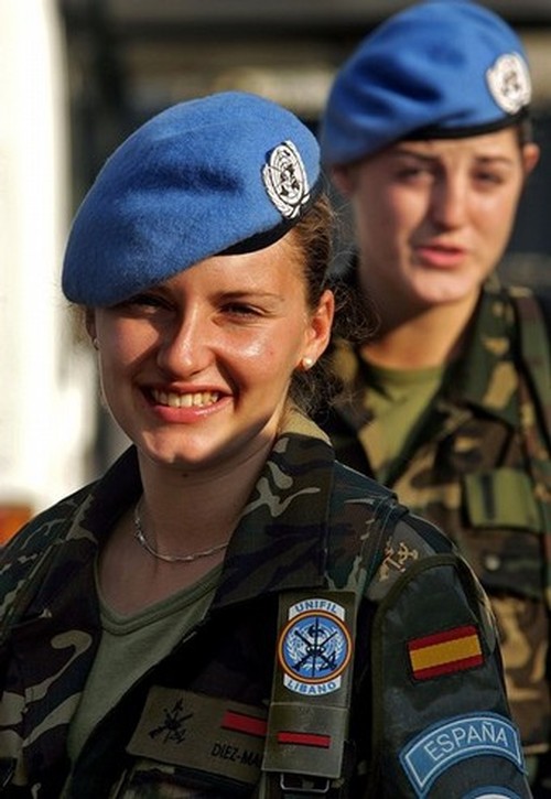 Beautiful-Female-Military-Around-the-World-006.jpg