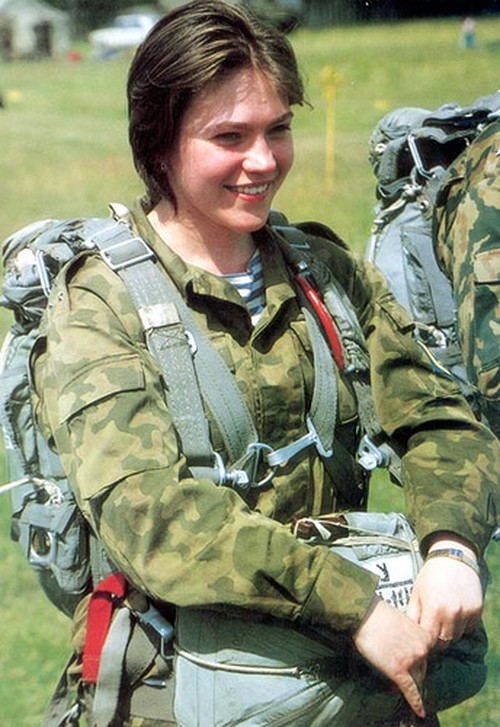 Beautiful-Female-Military-Around-the-World-007.jpg
