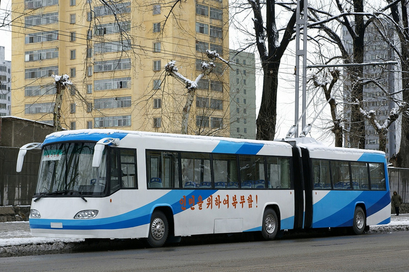 New trolleybus, Pyongyang.jpg
