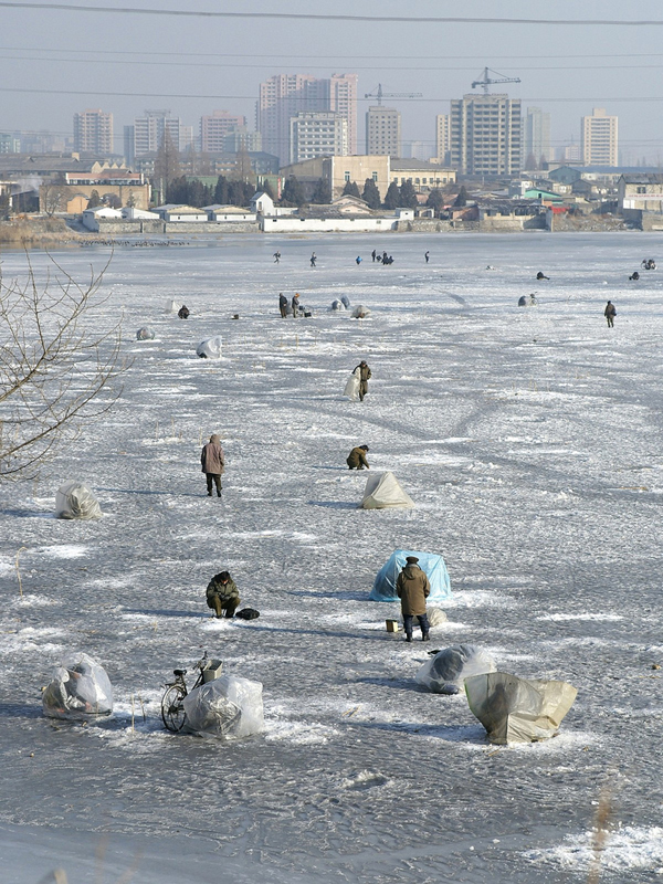 Ice fishing, Pyongyang.jpg