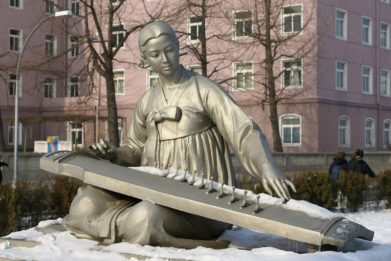 sculpture at Taedong Gate, Pyongyang.jpg