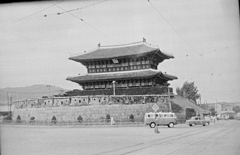 Tongdaemun, Jun 1965.jpg