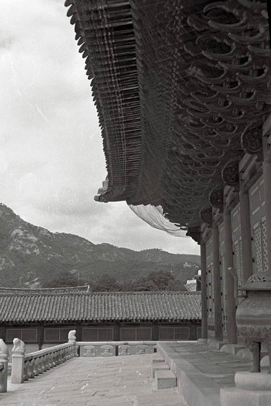 Kyongbok Palace, 1965.jpg