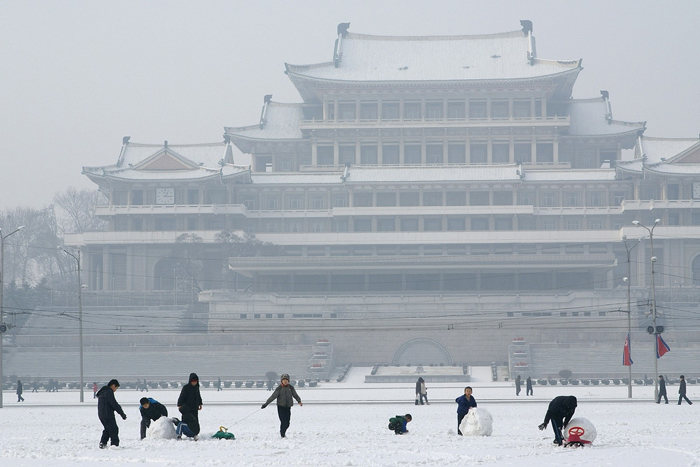 Children playing in the snow at Kim Il Sung Square.jpg
