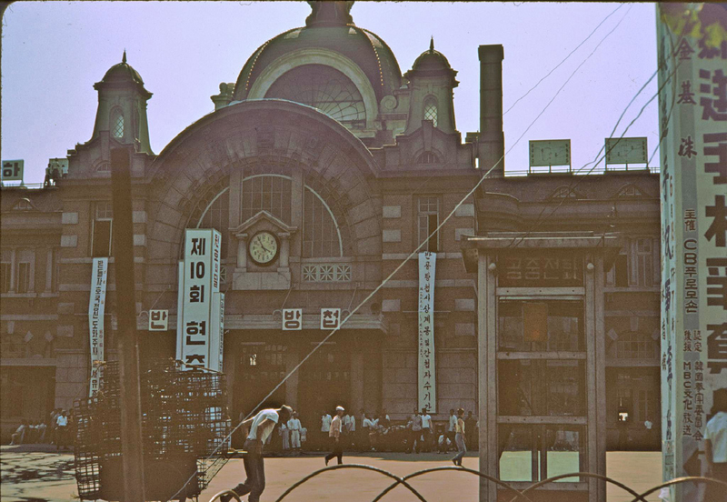 TSeoul Station, Jun 1965.jpg