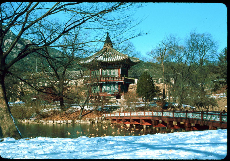 Hyangwonjong, Dec 1966.jpg