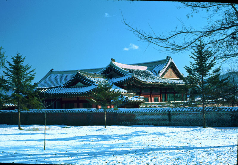 Kyongbok Palace, Dec 1966-1.jpg