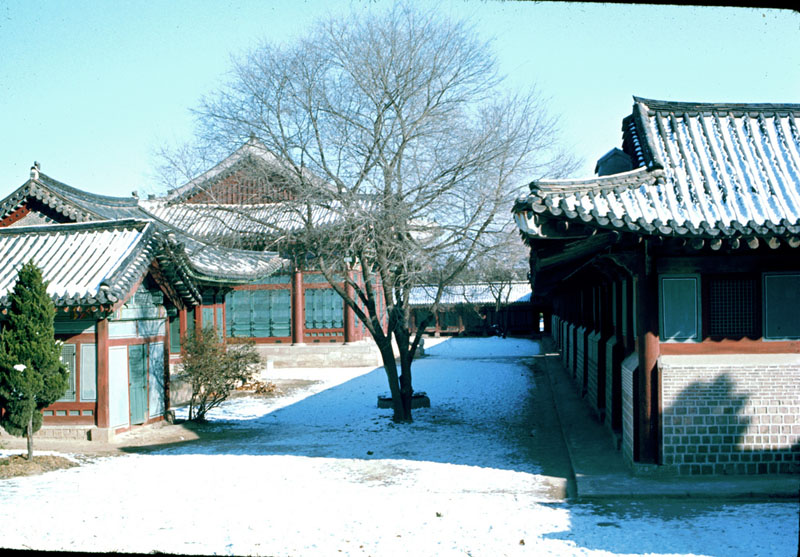 Kyongbok Palace, Dec 1966-2.jpg