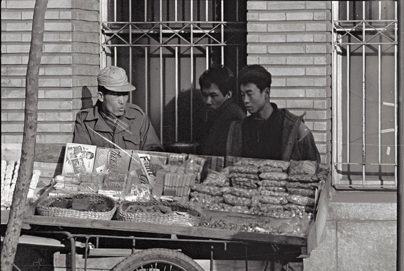 Vendor, Seoul 1965-1.jpg