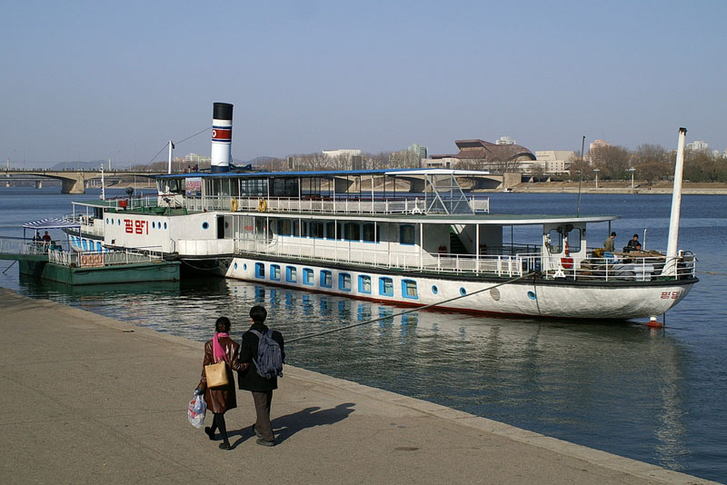 Pyongyang No. 1 Steamboat.jpg