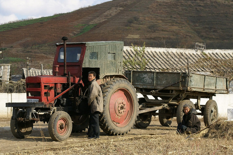 zKumsong tractor-1.jpg