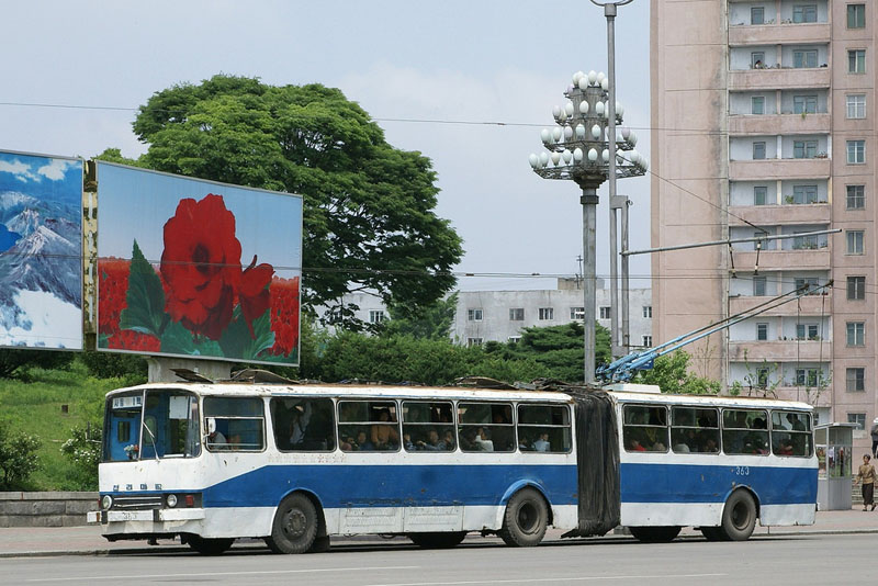zPyongyang 363 trolleybus.jpg