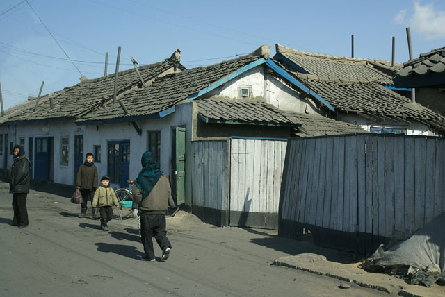 Sinuiju street scene (1).jpg