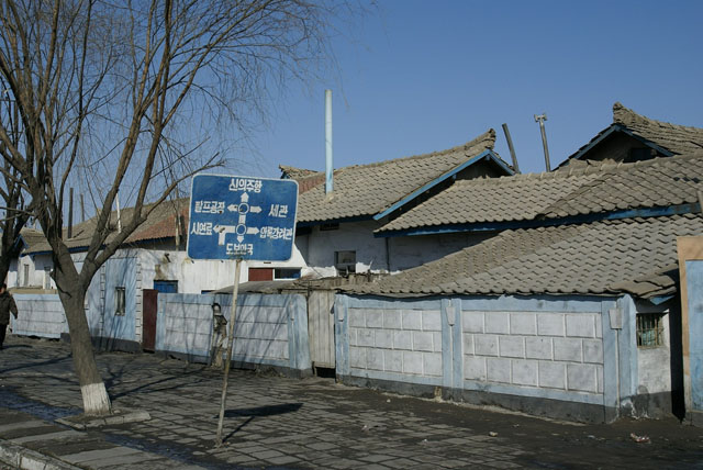 Sinuiju street sign.jpg