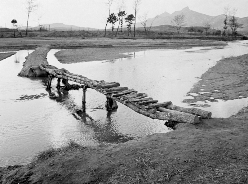 Wooden Footbridge Near Nambang-ni, 1968.jpg