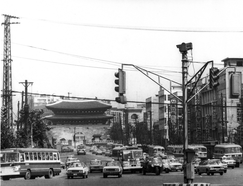 South Gate in Seoul, 1972.jpg