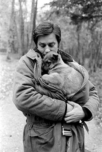 Alain Delon comforts a puppy.jpg