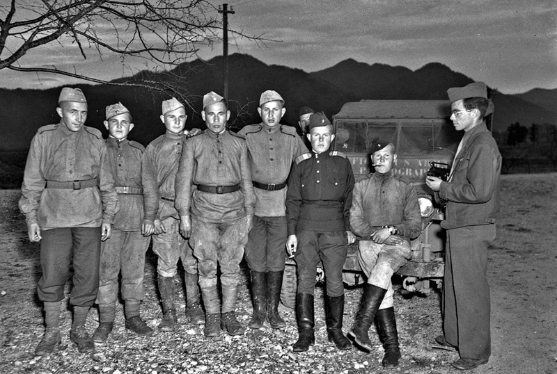 zMeeting Russians at the 38th Parallel 1945 (2).jpg