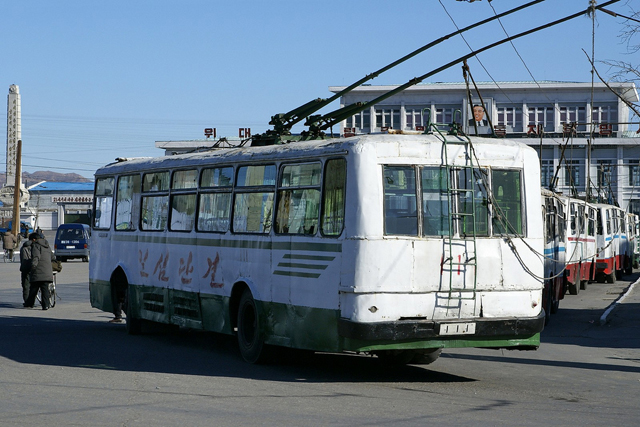 16Hamhung 111 trolleybus.jpg