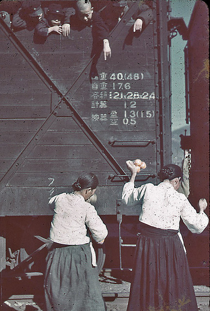 Korean Train Travel 1945.jpg