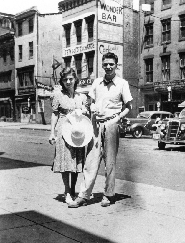 Frank Sinatra and wife Nancy.jpg