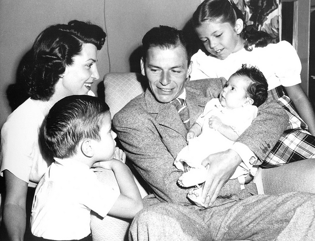 Frank Sinatra and his family1.jpg