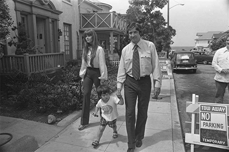 Jane Fonda and husband Tom Hayden, with their son Troy..jpg