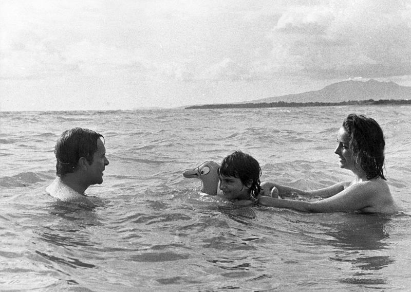 Richard Burton goes swimming in the sea with Elizabeth Taylor and her daughter Liza Todd..jpg