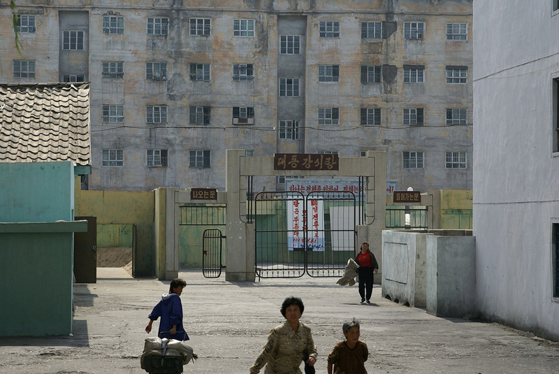 Taedonggang Market, Pyongyang.jpg