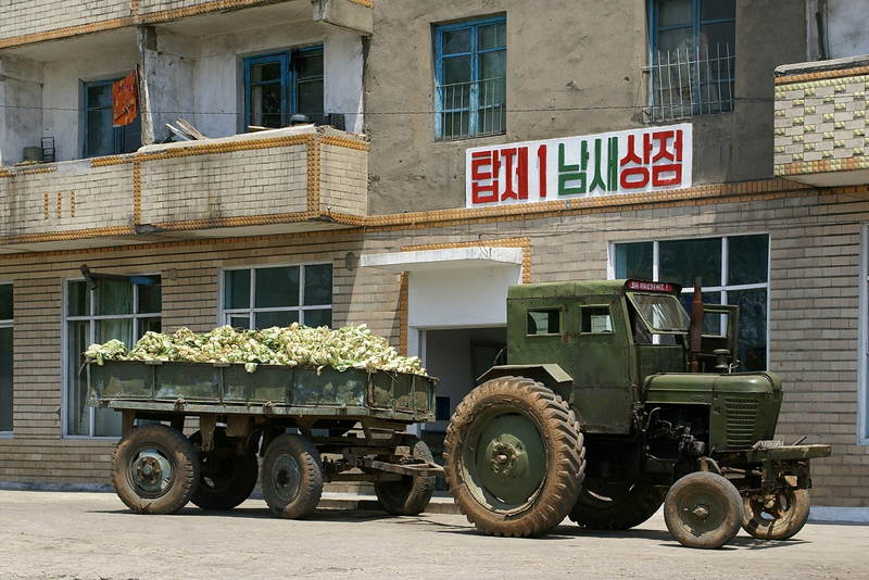 Tapje Vegetable Shop no. 1, Pyongyang.jpg