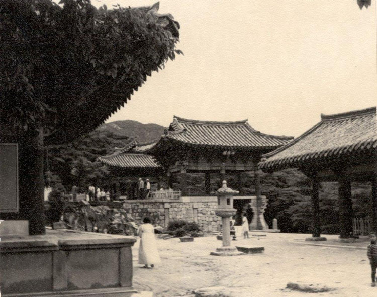 016 Bulkuksa Temple in Kyungju, Korea.jpg