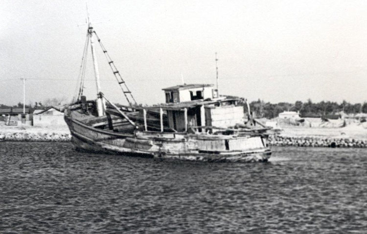 233 Pohang - old fishing boat.jpg