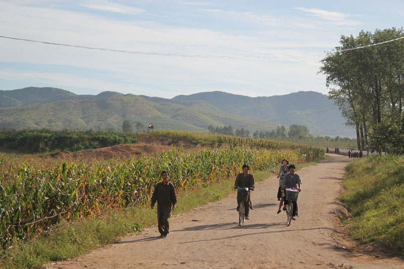 Rural Commute near Nampo North Korea 10.jpg